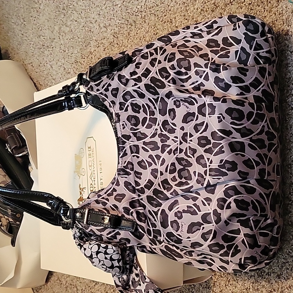 Coach purse with box - Picture 3 of 4